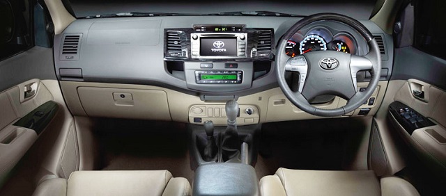 2016-Toyota-Fortuner-interior