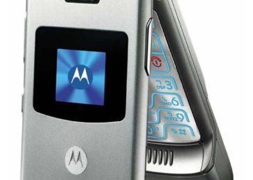 Lenovo CEO confirms plans to bring back the Motorola RAZR with foldable display