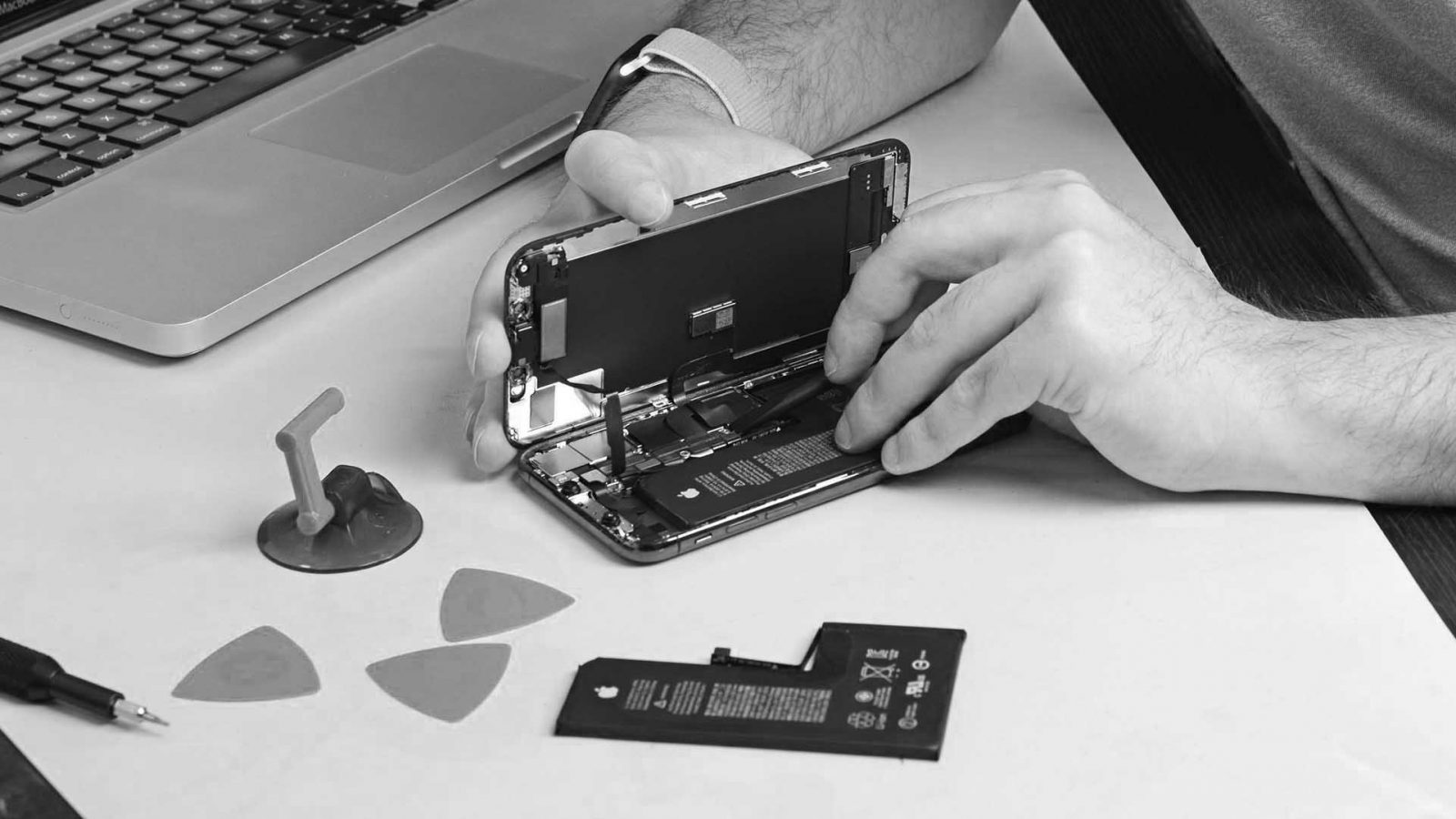 Apple now supports repairing your phones at third-party stores