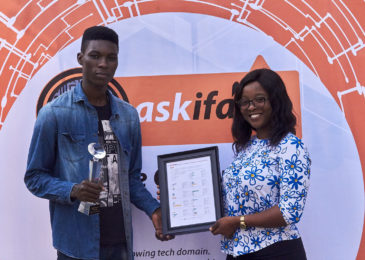 NaijaTechGuide wins Best Tech Influencer of the Year Award!!!