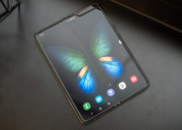 UTG glass on the Galaxy Fold 2 to be thinner than human hair