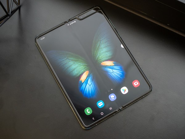 UTG glass on the Galaxy Fold 2 to be thinner than human hair