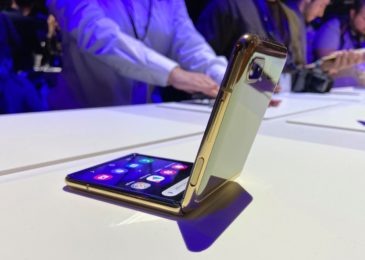 Samsung finally brings the Galaxy Z Flip to us, and it is glorious