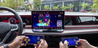 Two people playing Tetris with AirConsole In-Car Gaming in a Volkswagen Atlas